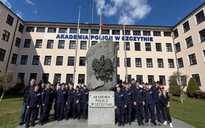 👮‍♂️ Klasy mundurowe z wizytą w Akademii Policji w Szczytnie! 🚔